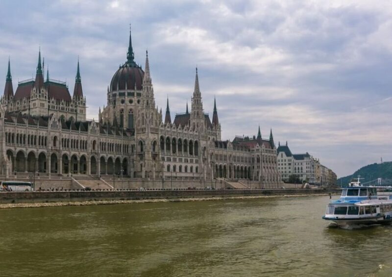 Budapest: 3-hour City Tour with Castle Walk + 1-hour Cruise - FAQ