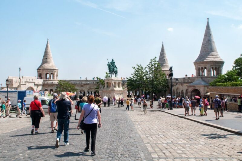 Budapest: 3-Hour Live Guided Sightseeing Tour - Exploring Budapest in 3 Hours: What to Expect