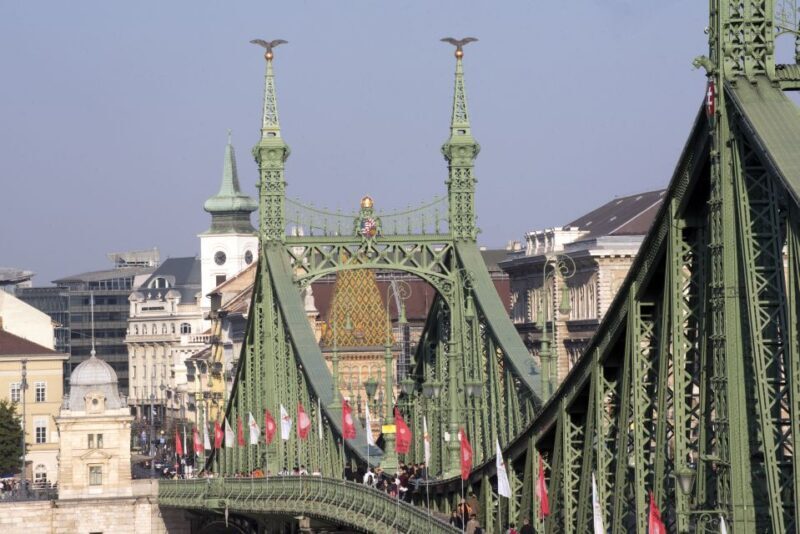 Budapest: 3-Hour Live Guided Sightseeing Tour - Practical Tips for a Smooth Experience