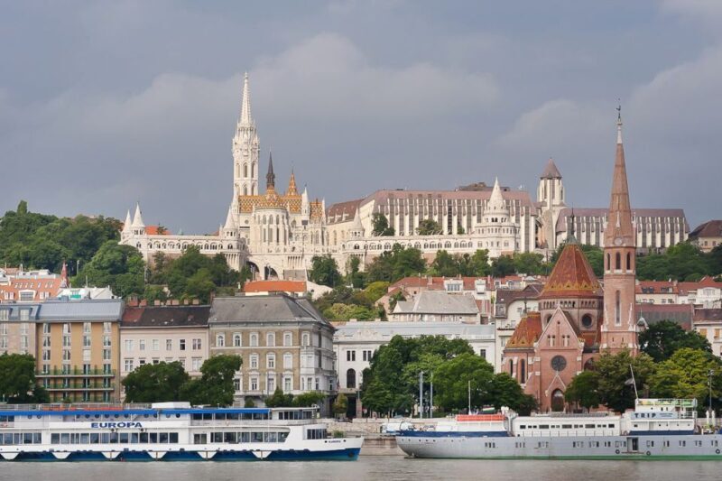Budapest 3-Hour Walking Tour in Italian - Key Points