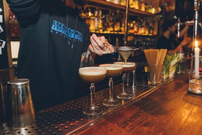 Budapest: Bar Crawl with a Local Guide - Key Points