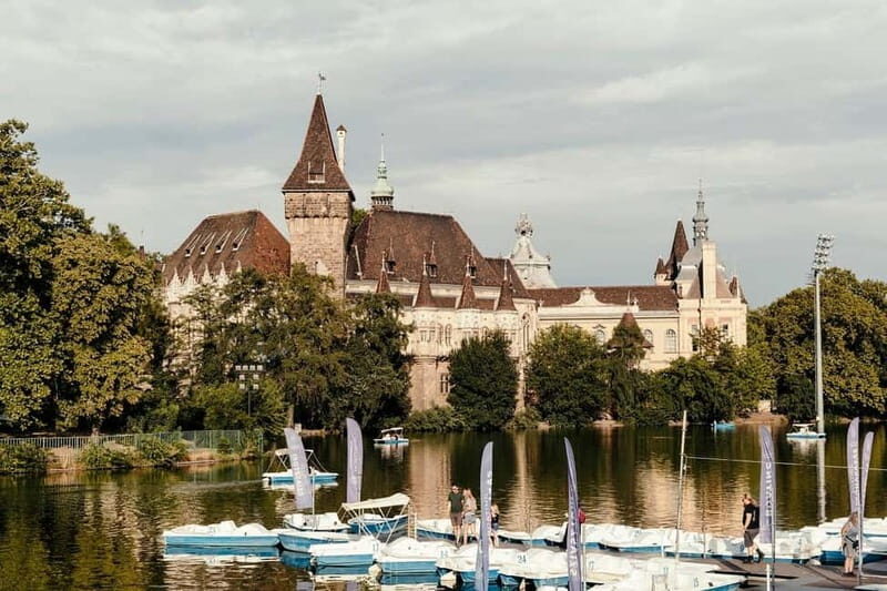 Budapest: Best Gardens Walking Tour & Hungarian Folk Music - Key Points