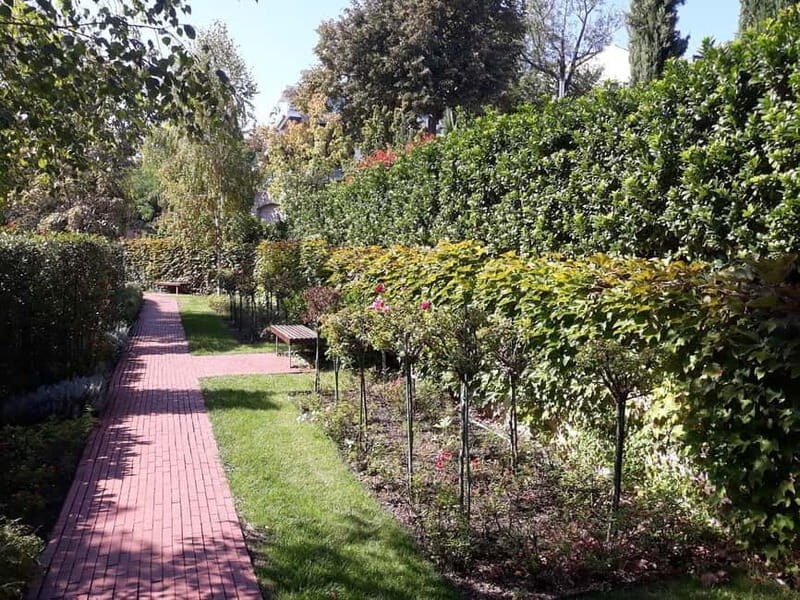 Budapest: Best Gardens Walking Tour & Hungarian Folk Music - Who Is This Tour Best For?