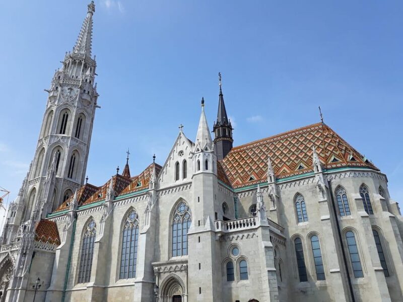 Budapest: Buda Castle Walking Tour & Folk Music Performance - Key Points