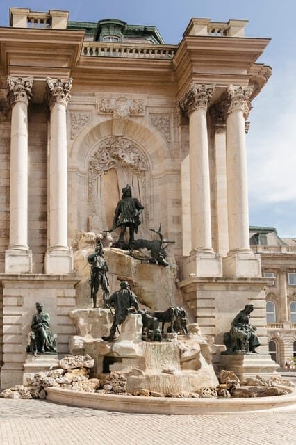 Budapest: Buda Castle Walking Tour & Folk Music Performance - An In-Depth Look at the Buda Castle Walking Tour & Folk Music Experience