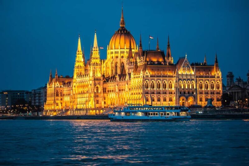 Budapest: By Night Sightseeing Cruise with Welcome Drink - The Experience in Detail