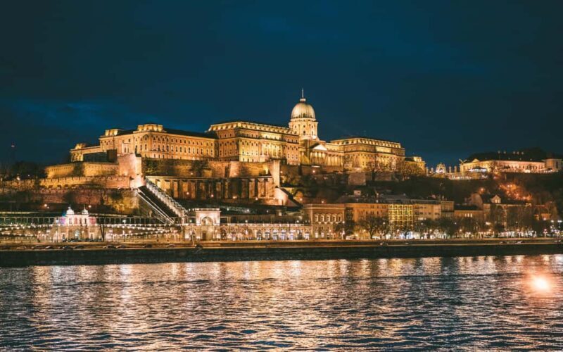 Budapest: By Night Sightseeing Cruise with Welcome Drink - Who Is This Tour For?