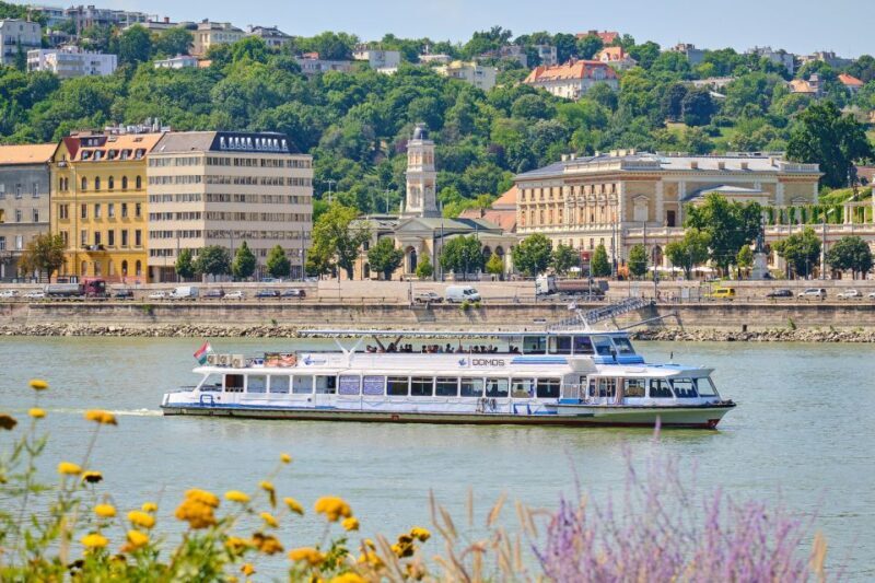 Budapest: By Night Sightseeing Cruise with Welcome Drink - FAQ