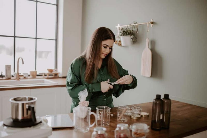 Budapest: Candle Making Masterclass with 5 Candles to Make - Why This Experience Works and Who Will Love It