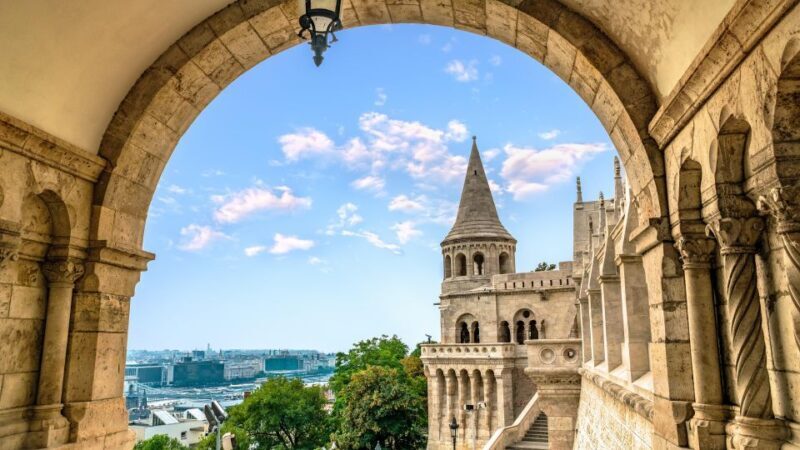 Budapest: Capture the most Photogenic Spots with a Local - Key Points