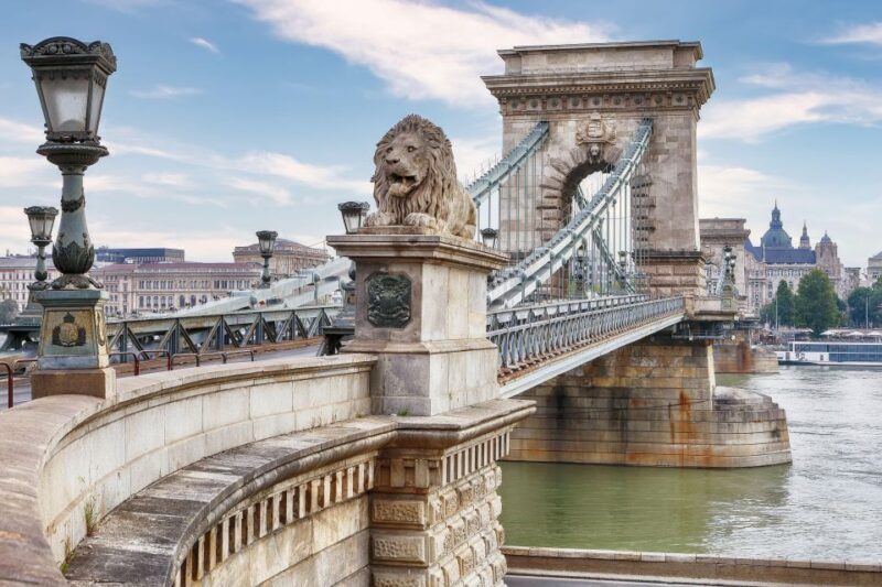 Budapest: Capture the most Photogenic Spots with a Local - Exploring Budapest’s Iconic and Hidden Corners