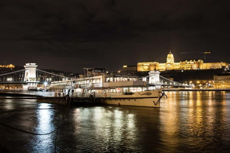 Budapest: Christmas and Holiday Danube Dinner Cruise - The Sum Up