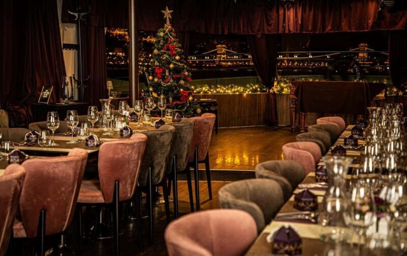 Budapest: Christmas Day Dinner Cruise with Live Piano Music - An In-Depth Look at the Christmas Day Dinner Cruise