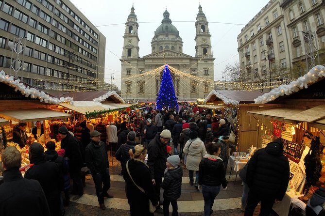Budapest Christmas Walking Tour & Entry to St Stephen's Basilica - Exploring the Itinerary in Detail