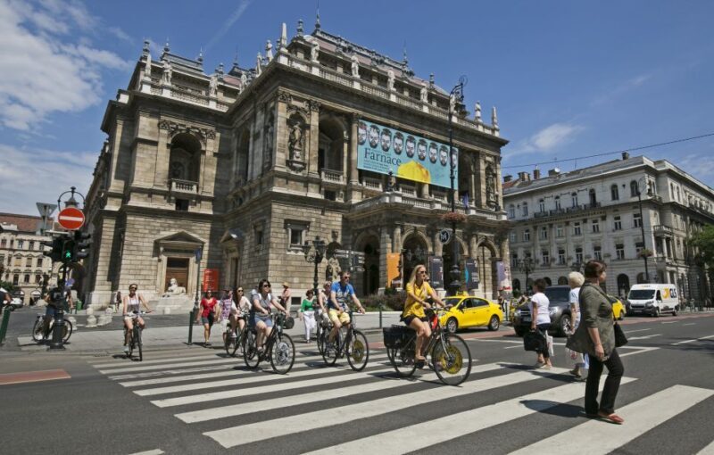 Budapest: City Bike Tour with Coffee Stop - Why This Tour Works Well