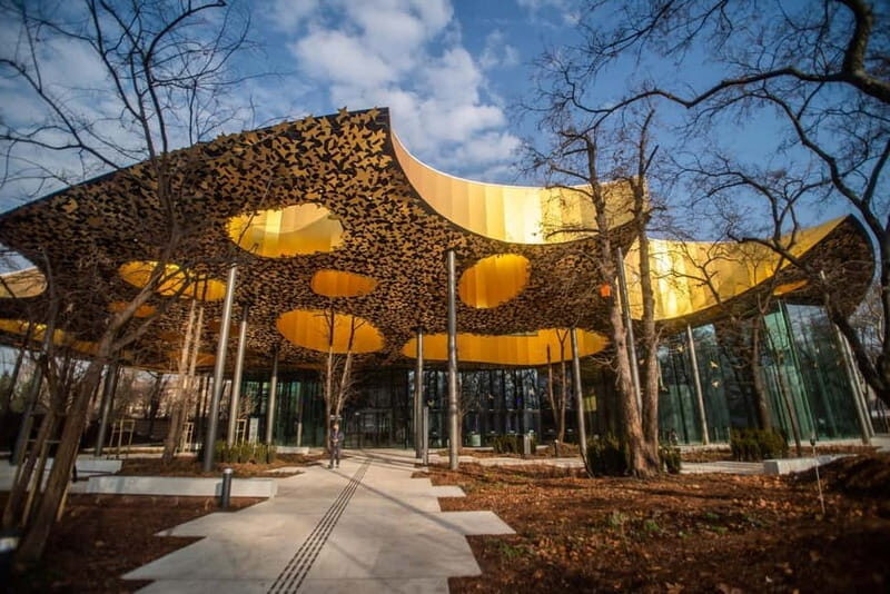 Budapest: City Park- True Crime of Hungary- Walking Tour - Key Points