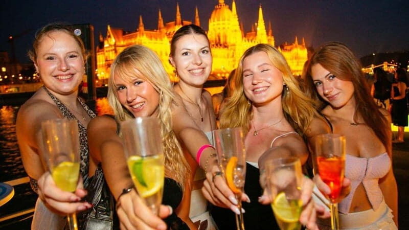 Budapest: Danube Beat Party Cruise with Drink Packages - Key Points