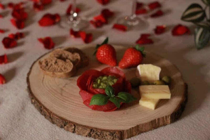 BUDAPEST, Day Spa : Couples Massage with Roses Bubble Bath - Key Points