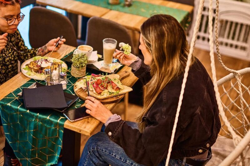 Budapest: Eggscuse Me? Brunch & Bistro's Bottomless Offer - Key Points