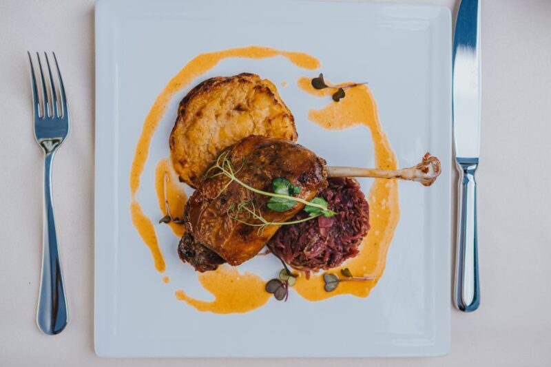 Budapest: Evening Cruise and Dinner with Welcome Drink - Key Points