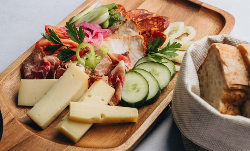 Budapest: Folklore Revue Dinner Show with Unlimited Drinks - Key Points