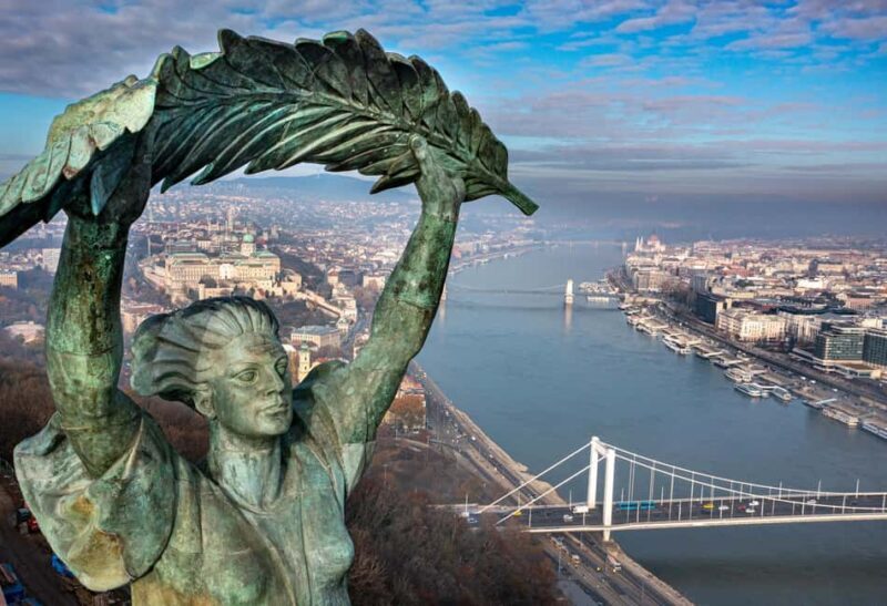 Budapest: Grand City Walking Tour with a Guide - Key Points