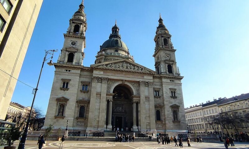 Budapest: Guided City Walking Tour in Buda and Pest - Buda Castle District: From Matthias Church to Royal Castle