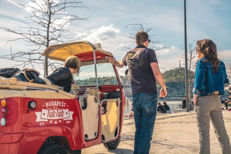 Budapest: Half-Day Exclusive Highlights Private Tour - Discovering Budapest on a Tuk-Tuk