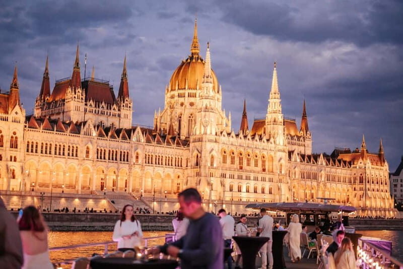 Budapest: Lotus Cruise with Unlimited Premium Drinks - The Drinks and Atmosphere