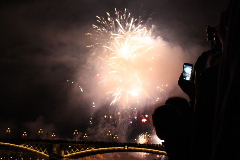 Budapest: New Years Eve Boat Cruise with Unlimited Drinks - Key Points