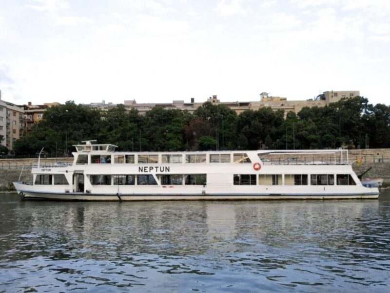Budapest: New Years Eve Boat Cruise with Unlimited Drinks - The Itinerary: What to Expect on the Night