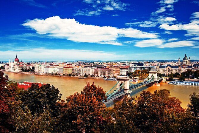 Budapest Overview Private tour - Crossing the Chain Bridge at Szechenyi Lanchid