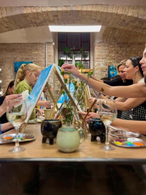 Budapest: Painting Workshop with Snacks and Wine - Key Points