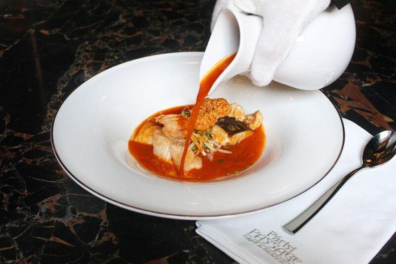 Budapest: Párisi Passage Restaurant 3-Course Menu - Service & Group Dynamics