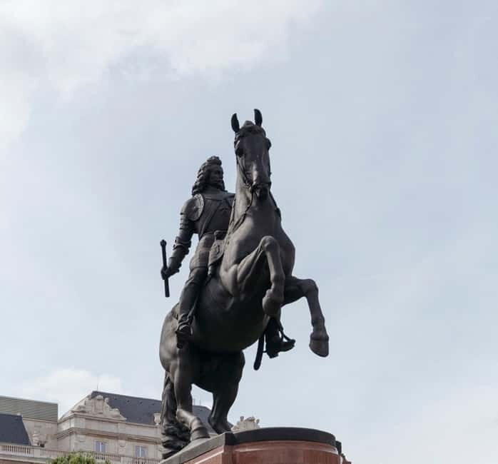 Budapest: Parliament & Its Surroundings Tour with Folk Music - What to Expect in Terms Practicalities