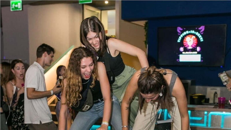 Budapest: Party District Bar-Hop with 2hr Unlimited Drinks - A Comprehensive Review of the Budapest Party District Bar-Hop