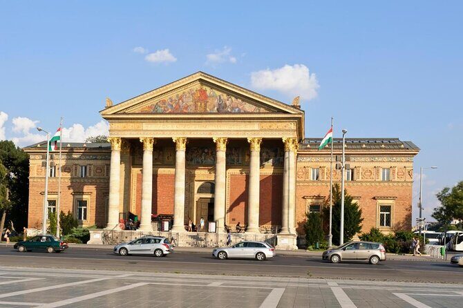 Budapest Private 4 Hour City Tour Experience with a car / van - Key Points