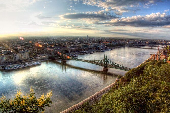 Budapest Private 4 Hour City Tour Experience with a car / van - A Closer Look at the 4-Hour Budapest Tour
