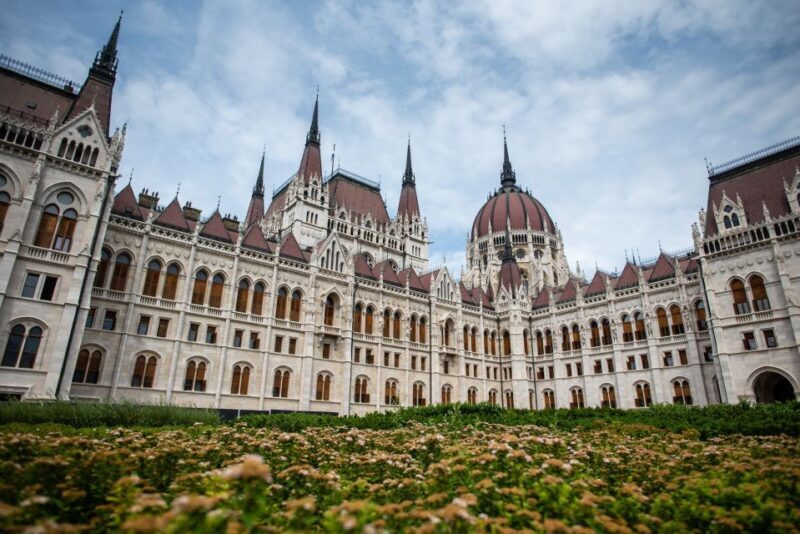 Budapest: Private 4-Hour Walking Tour with a Local - Key Points