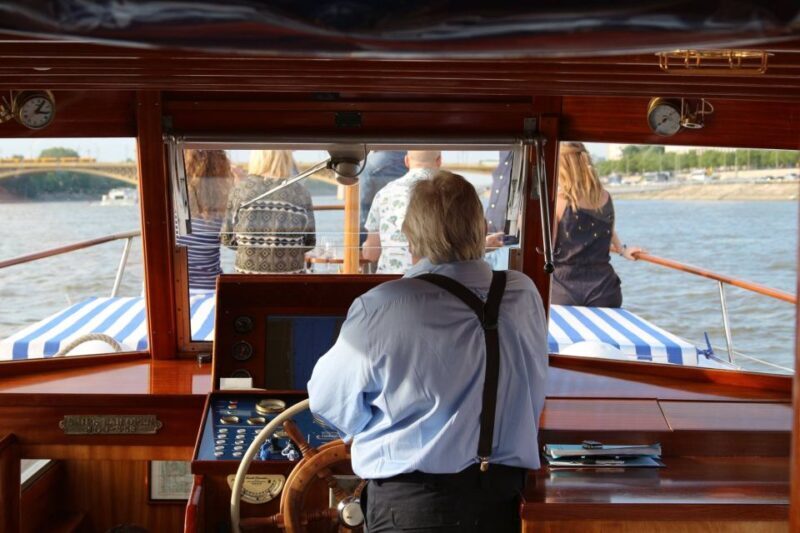 Budapest: Private Danube Yacht Cruise with Welcome Drink - Exploring the Experience in Detail