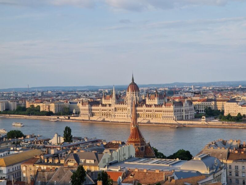 Budapest: private deluxe tour with a native, in Spanish - Key Points