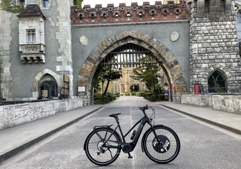 Budapest: Private E-Bike Sightseeing Tour - Key Points