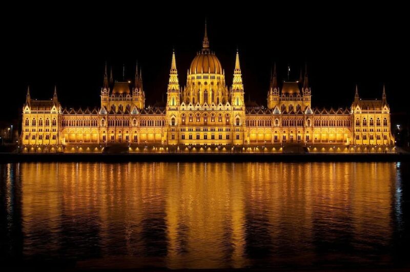 Budapest: Private Night Tour with a Local - Discovering Budapest After Dark: A Deep Dive