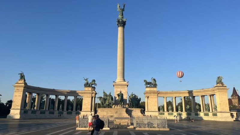 Budapest: private sightseeing tour by public transportation - Key Points
