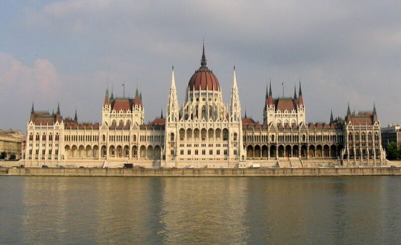 Budapest: Private Walking Tour of City with Spanish Guide - Key Points