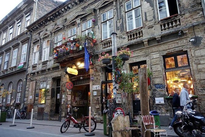 Budapest Ruin Bars Evening Walking Tour with Drinks & Street Food - FAQ