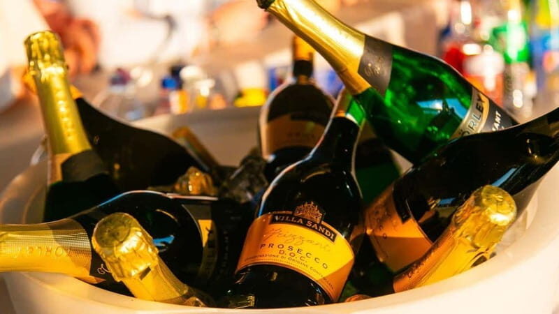 Budapest: Sip and Sail River Cruise with Unlimited Prosecco - A Relaxed but Exciting Way to See Budapest: The Sip and Sail River Cruise