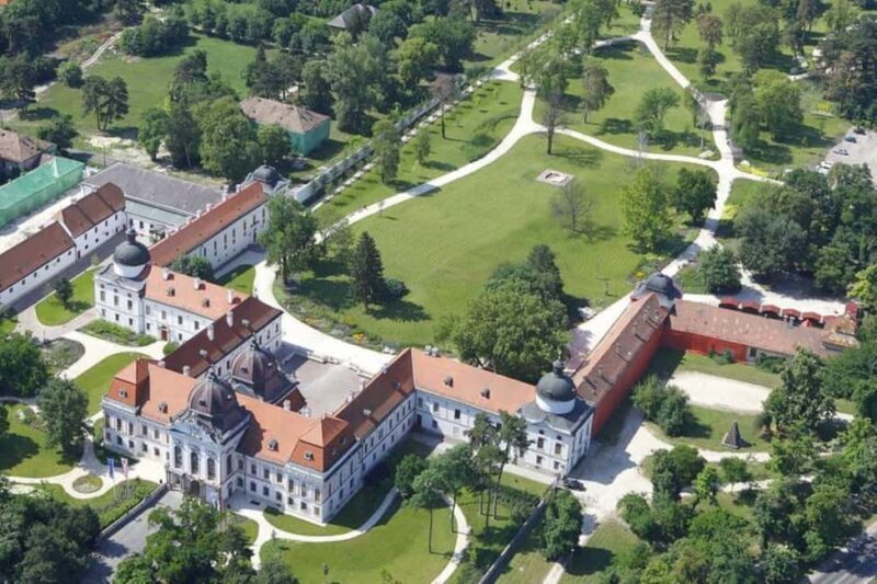 Budapest: Sisi Palace Tour with Hungarian Horse Show & Lunch - The Experience in Detail