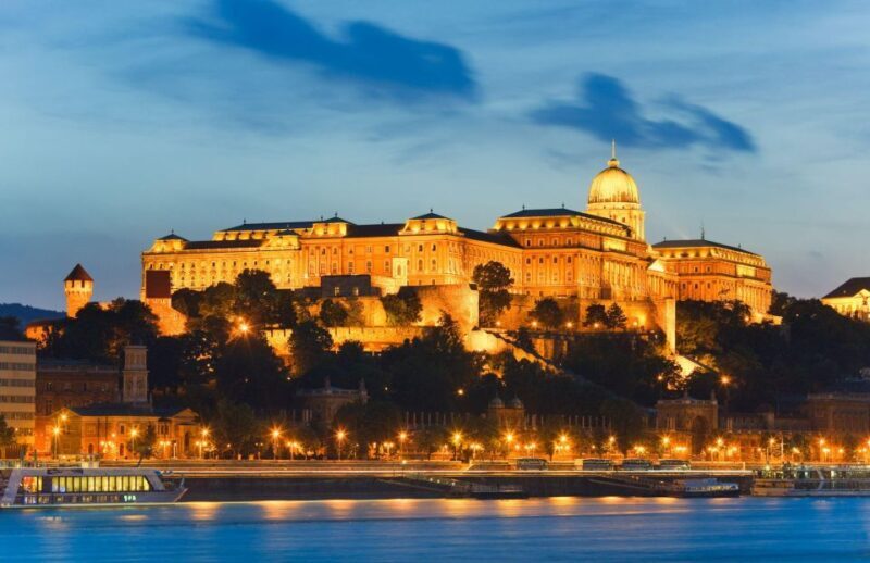 Budapest: Unlimited Prosecco and Wine Sightseeing Cruise - Key Points