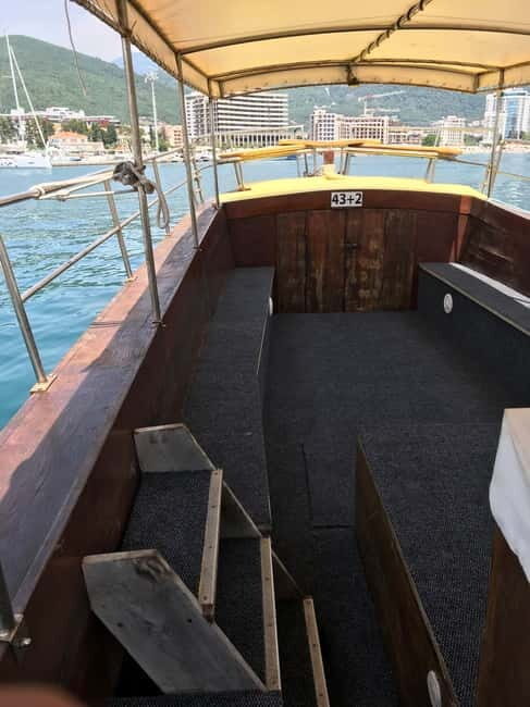 Budva: Mariolo Boat Tours - 3.5 hours panoramic tour - The Sum Up
